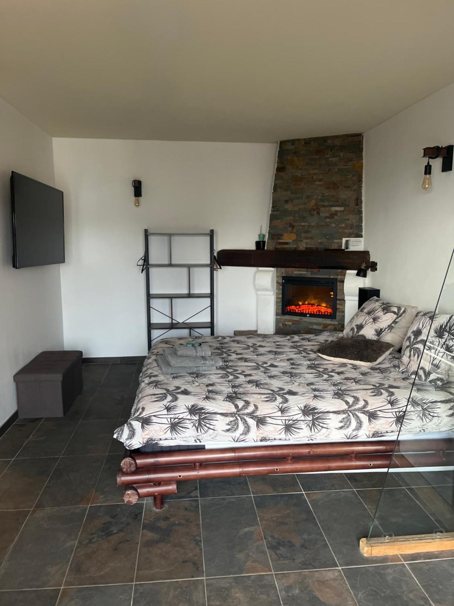 Studio Port Pin Vue Mer, Jacuzzi, Hammam, Parking Prives Cassis Exterior foto